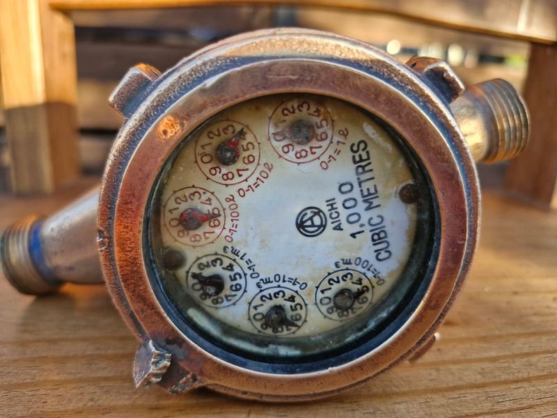 Lote siguiente: Antiguo Contador en Bronce - Descubre su Historia