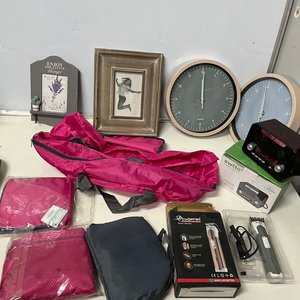 Lote anterior: Lote de Máquina Cortapelo, Radio, Relojes de Pared, Portaretratos y Bolsos Plegables