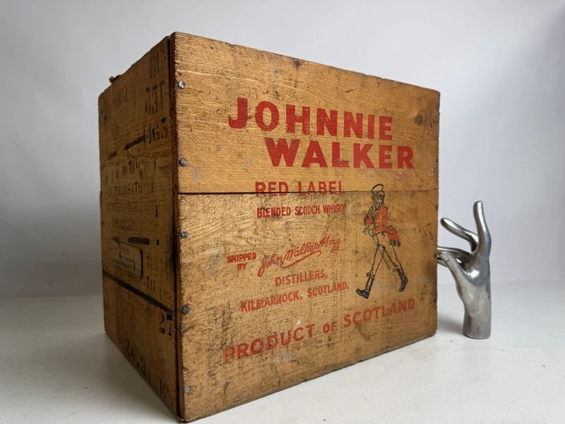 Antiguo cajón con propaganda de WHISKY Johnnie Walker - imagen 1