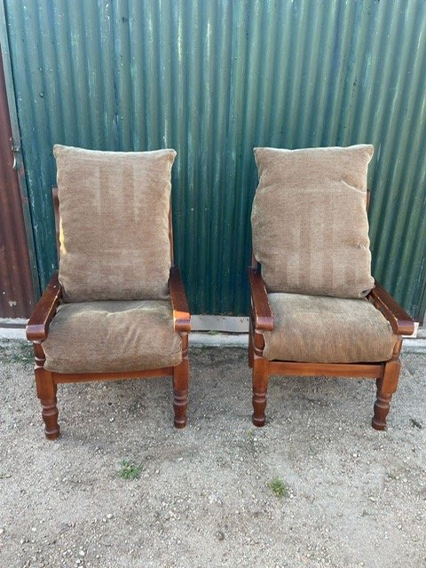 Lote siguiente: Sillones de madera en buen estado