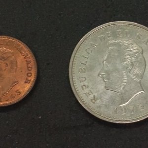 Lote de 2 Monedas de El Salvador: 1 Centavo 1945 y 5 Centavos 1976 - imagen 3