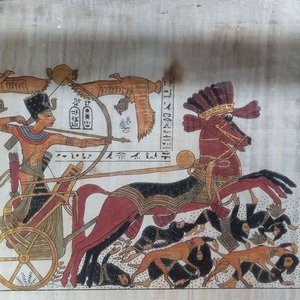 Papiro egipcio vintage pintado a mano, el rey Ramsés II en su carro 43 X 33 cm. - imagen 2