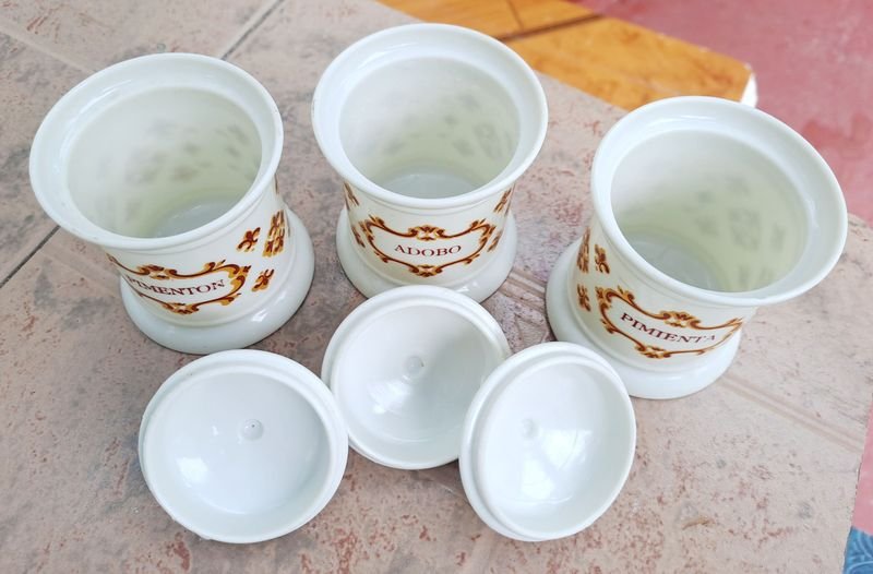 Jarras de especias vintage en plástico duro - imagen 2