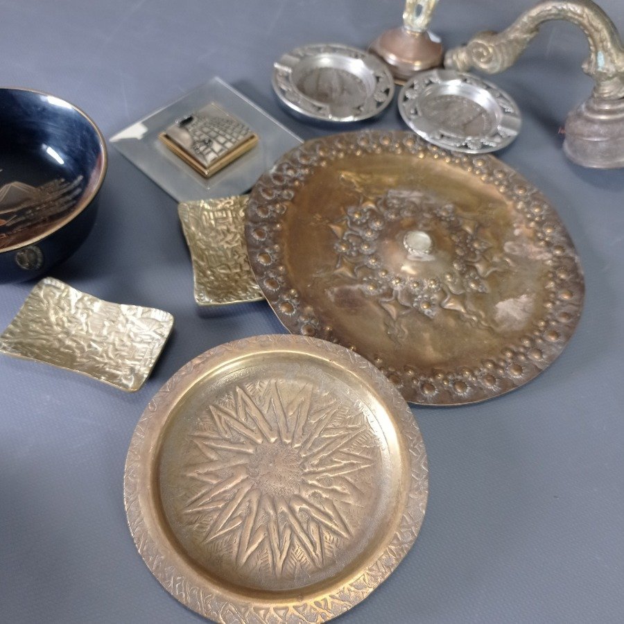 Colección de objetos decorativos en metal y cerámica - imagen 6