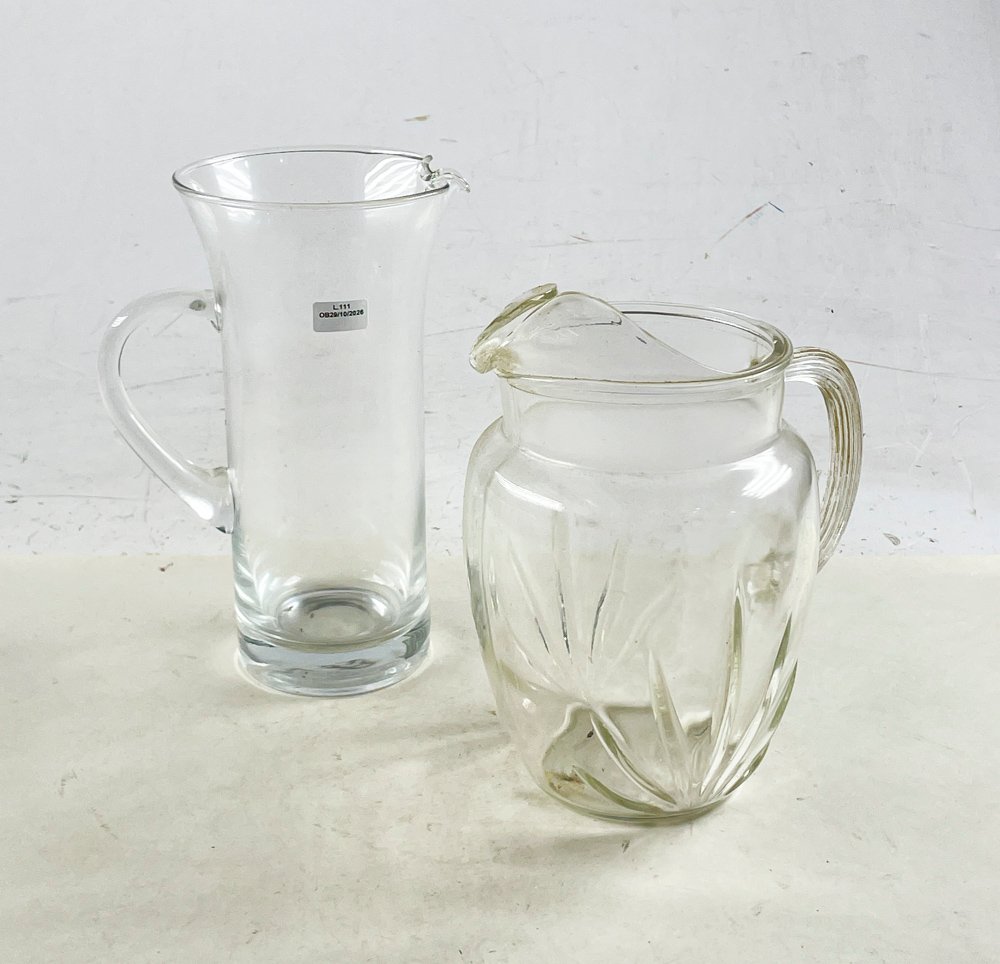 Dos Jarras de Vidrio Transparente, 24 y 26 cm