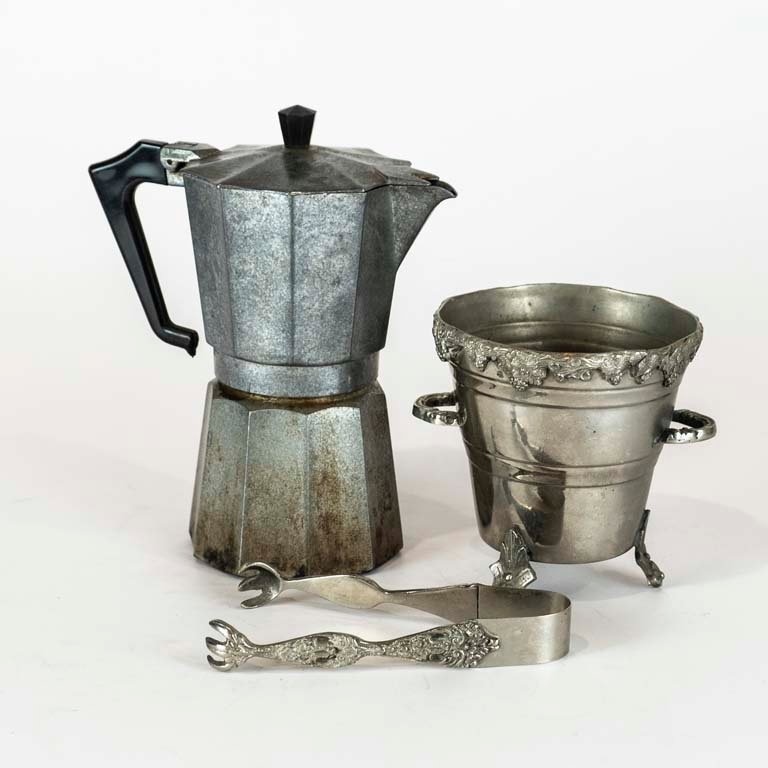 Lote anterior: Cafetera y hielera de platina con pinza - Medidas: 21 y 15cm