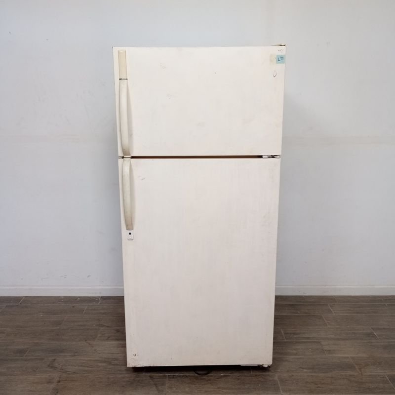 Heladera con freezer blanca marca Frigidaire - imagen 1