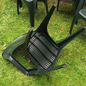 Seis Sillas de Jardín de PVC Oscuro con Apoyabrazos - imagen 5