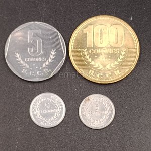 Lote de 4 Monedas: 100 y 5 Colones, 5 Centésimos - imagen 1