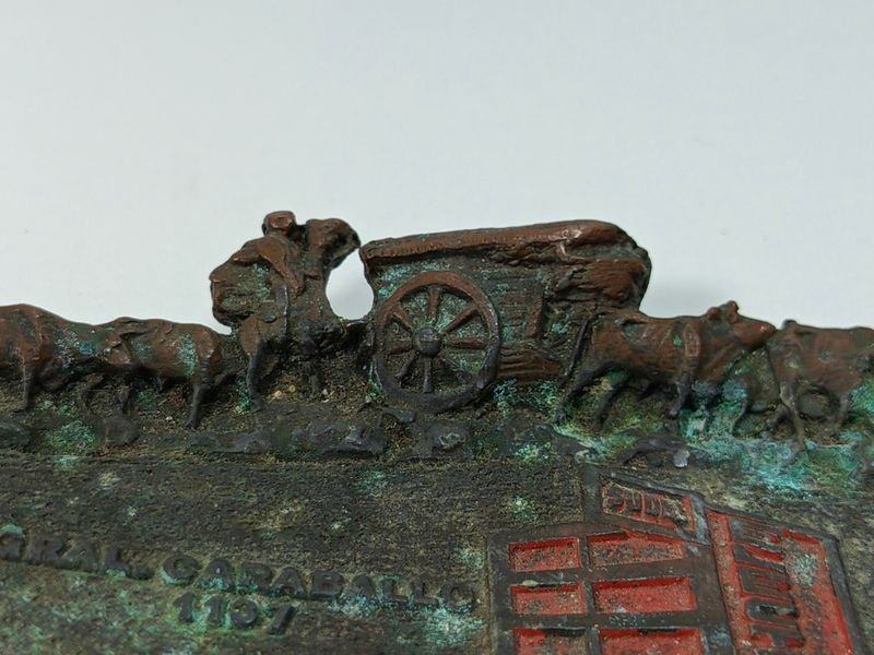 Par de ceniceros en bronce con logotipos y monumento a la carreta - imagen 5