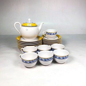 Juego de Vajilla de Porcelana Blanca, Azul y Amarilla: Tetera, Platos de Postre, Tazas y Platillos - imagen 4