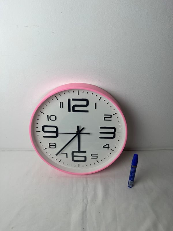 Lote anterior: Reloj de pared con bolígrafo azul