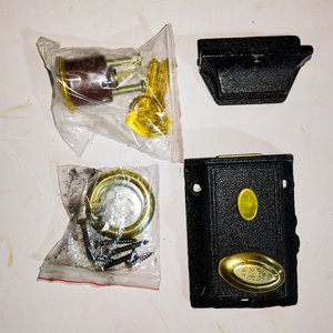 Lote siguiente: 4 Cerraduras Tipo Campaña con Llaves y Tornillos