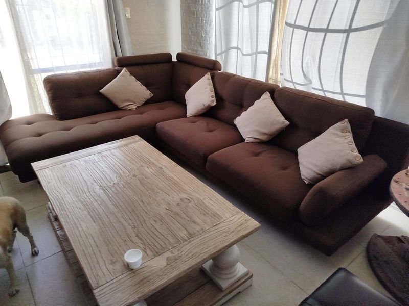 Lote anterior: Sillon 3 cuerpos de cuero con mesa y almohadones