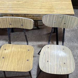 Mesa Extensible de Cerámica y Hierro con Dos Sillas - imagen 3