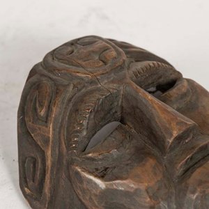 Máscara de Madera Tallada Artesanal con Fisura - imagen 2