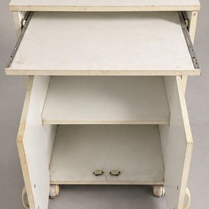 Mueble Auxiliar de Trabajo con Bandeja Extensible y Ruedas - imagen 3