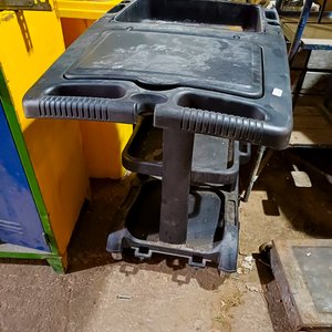 Carro de Limpieza Negro en PVC con Detalles - imagen 4