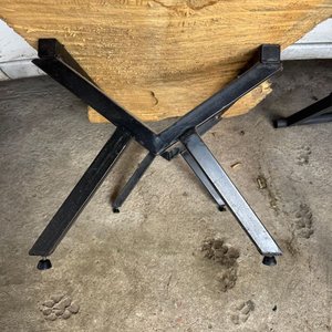 Mesa Rústica de Madera Maciza con Patas Metálicas - imagen 3