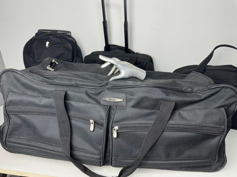 Lotes de bolsos de calidad Jeep en muy buen estado - imagen 4