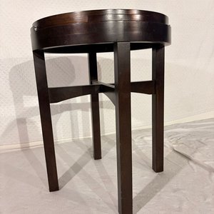 Mesa de Apoyo Redonda Oscura con Patas Estilo Clásico - imagen 3