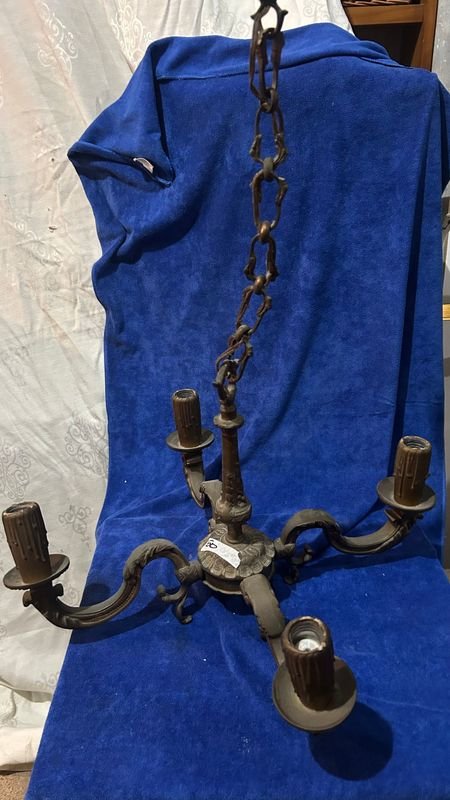 Lote siguiente: Araña en bronce 4 brazos - Decoración para interiores