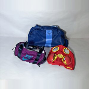 Lote siguiente: Tres Bolsos Deportivos Nike y Under Armour