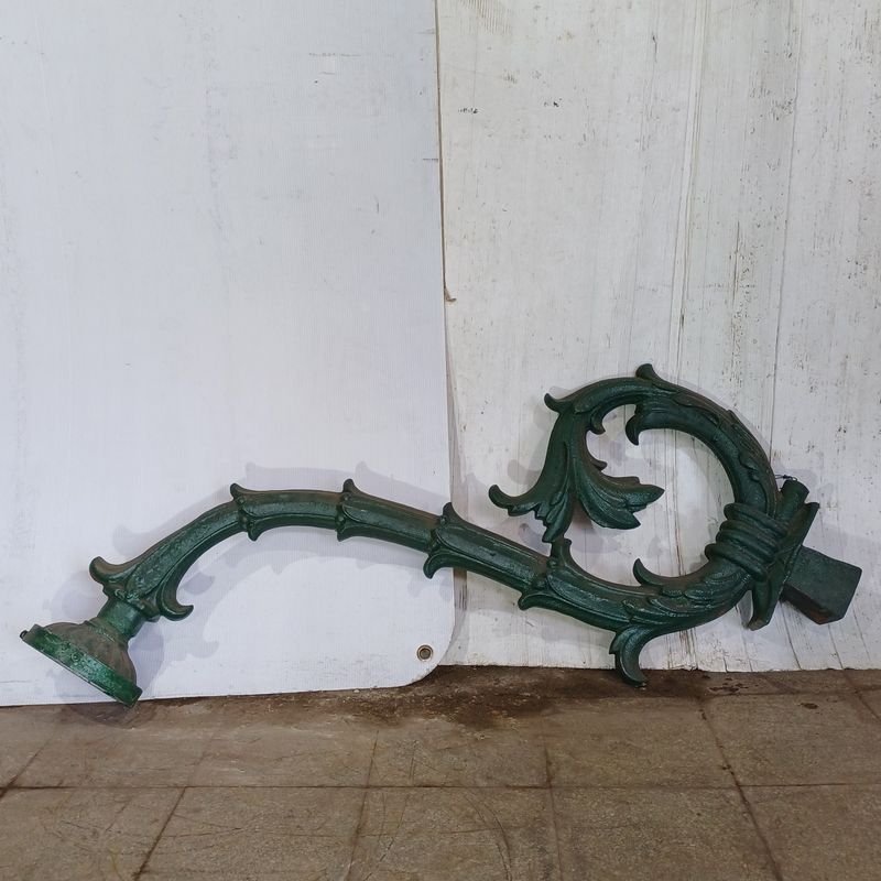 Lote anterior: Brazo de farol antiguo en hierro fundido para decoración