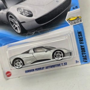 Hot Wheels Gordon Murray Automotive T.33 Plateado - imagen 2