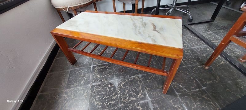 Mesa de madera con encimera de piedra - imagen 10