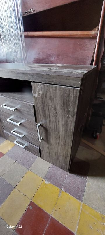 Comoda en MDF con Avería, Esta Floja - imagen 2