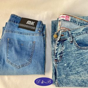 Lote anterior: Dos Pantalones Vaqueros Talles 26 y 27: Sacramento y MK Nuevos