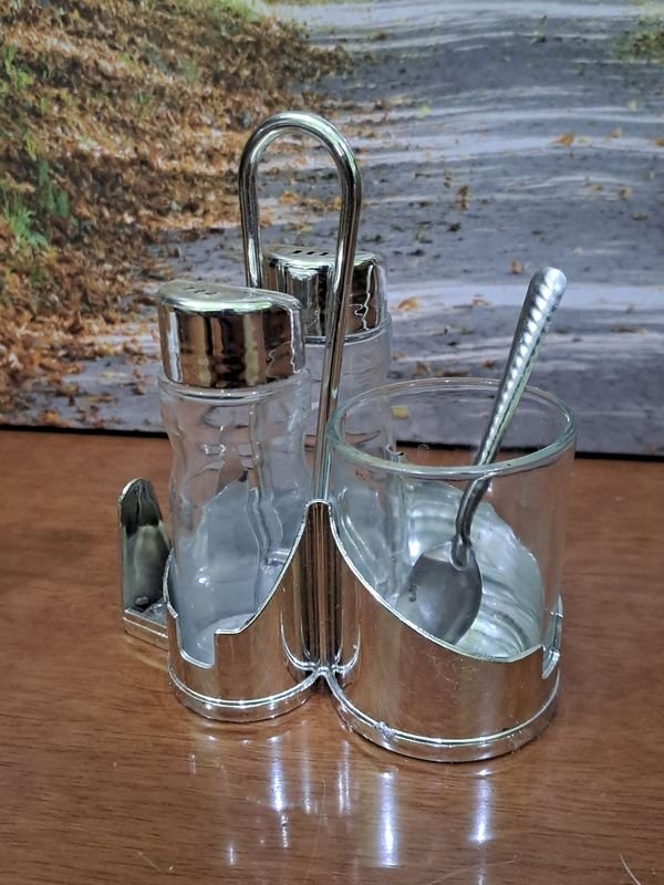 Conjunto de condimenteros en vidrio con soporte, vaso y cuchara más dos especieros en vidrio opalina - imagen 3