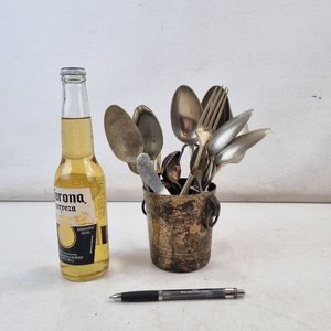 L 055 - Varias Unidades - Surtido de piezas de cubertería y accesorios de mesa, que incluye cucharas, tenedores, bombilla de mate, pinza y destapador de - imagen 2