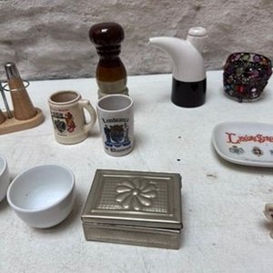 Lote Variado: Caramelera, Salero, Pimentero, Tazas, Adornos y Más - imagen 3