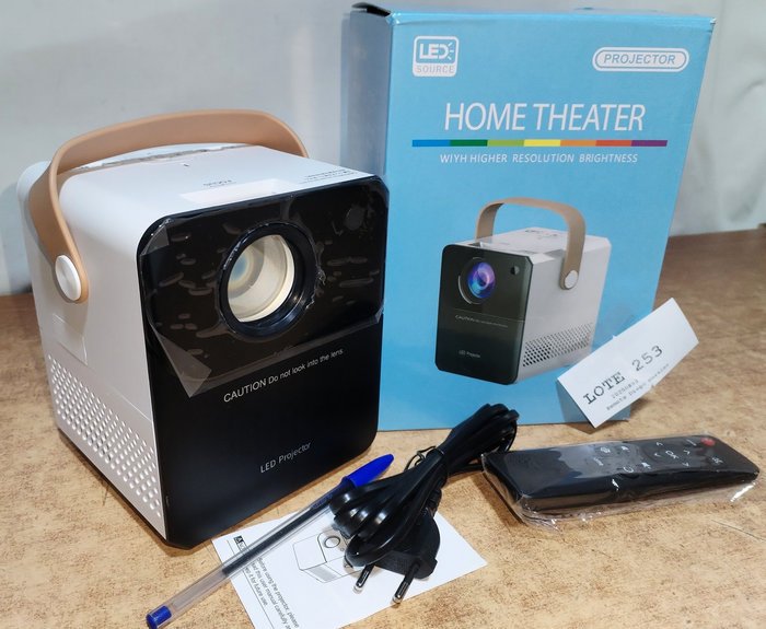 Proyector LED Smart Ultra HD Hasta 150 con Control y Accesorios - imagen 3