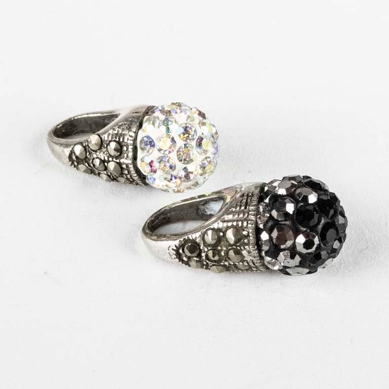 Anillos de plata con diseño y piedras - imagen 1
