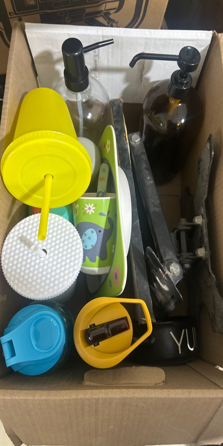 Soporte para TV y Botellas Varias