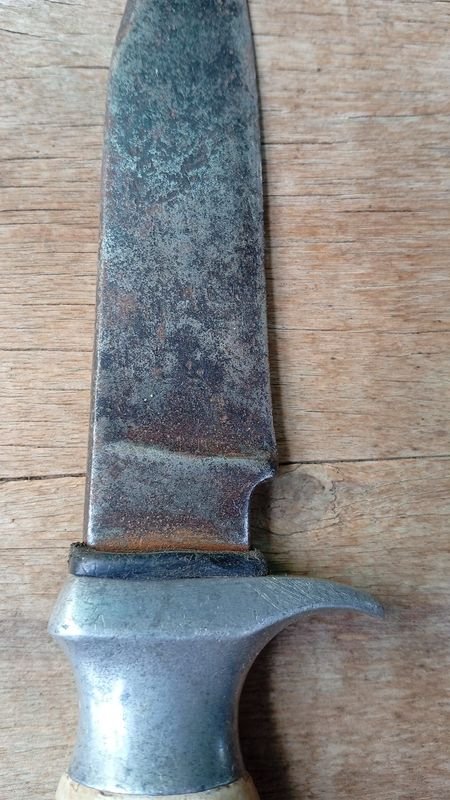 Cuchillo Bowie de Acero Sueco con Manija de Madera - imagen 5
