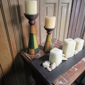Centro de Mesa Decorativo con Velas y Candelabros de Madera - imagen 2