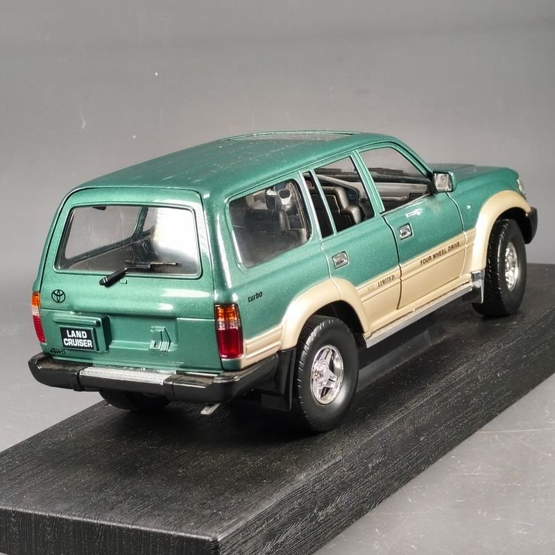 Toyota Land Cruiser Die-cast Modelo en Escala 1:18 - imagen 14