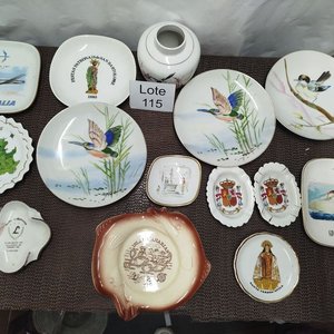 Lote anterior: Lote de 13 Platos Decorativos y Florero Vintage