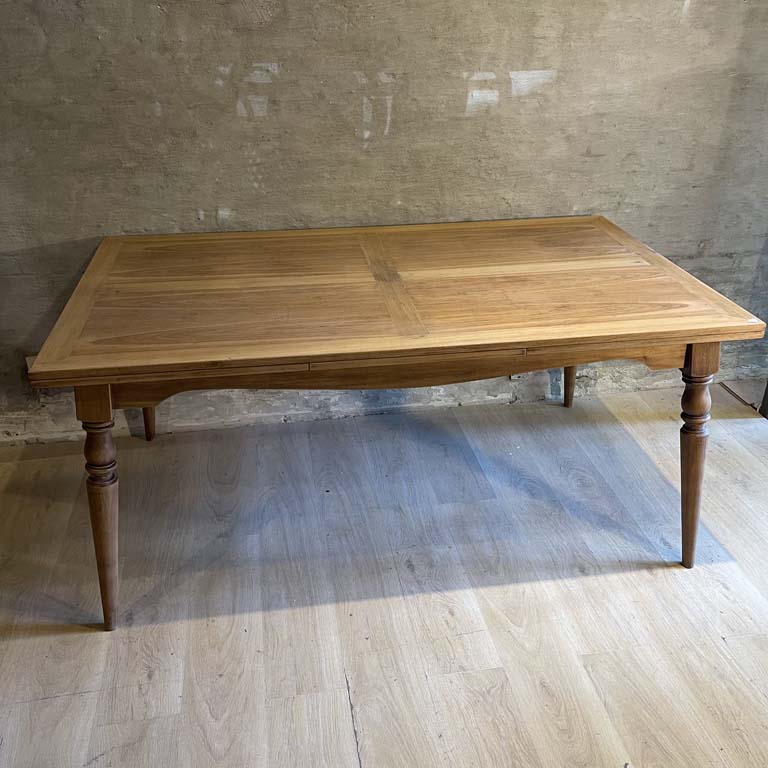 Mesa de comedor Windsor en cedro pulida a mano con tapa rectangular - Medidas: 290x100x177cm