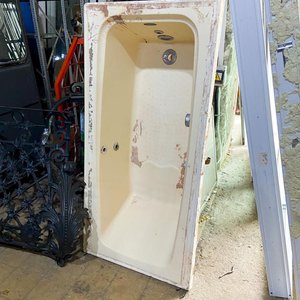 Una bañera de fibra color beige - imagen 1