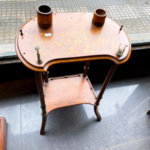 Mesa Auxiliar Antigua de Madera con Detalles Ornamentales - imagen 2