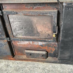 Estufa Antigua de Hierro con Puerta de Vidrio y Ventanas - imagen 1