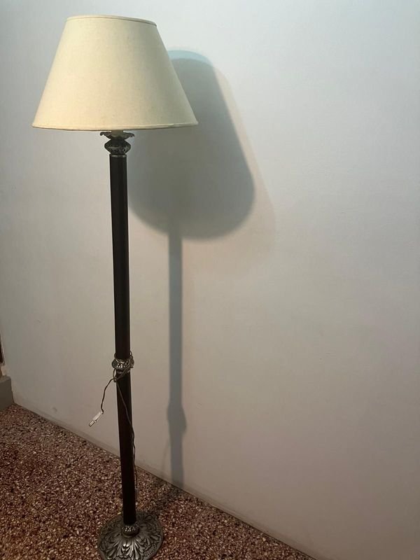 Lámpara Hermosa de Pie completa y funcional - imagen 6