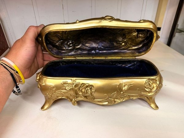 Joyero de gran tamaño en metal dorado - imagen 4