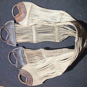 Cincha de cuero y tiento para caballo - imagen 4