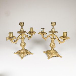Lote siguiente: Par de Candelabros de Bronce Estilo Francés, Tres Luces, 24 cm